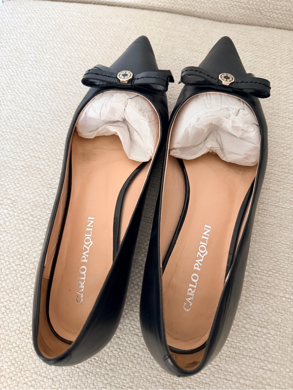 Black Pointed Bow Flats